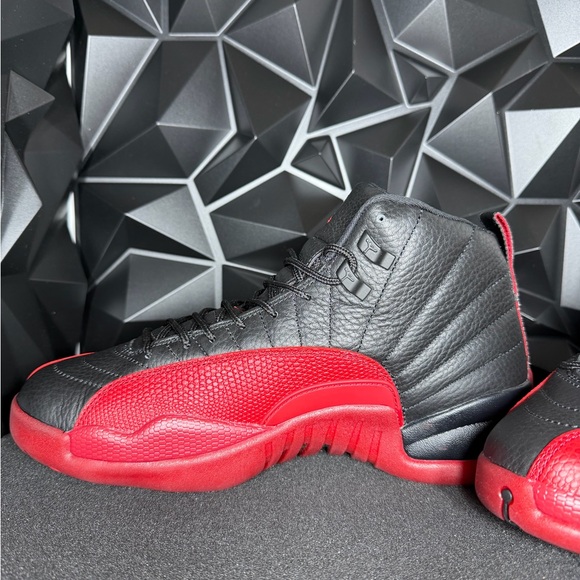 Jordan Men's Black Retro 12 - Picture 5 of 12